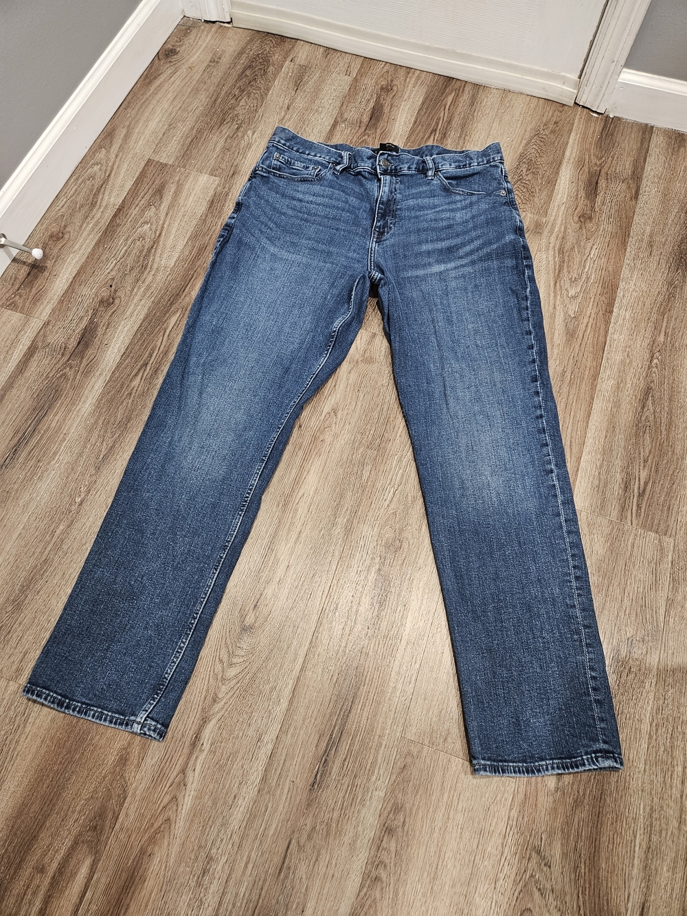 Banana Republic Men’s Straight-Leg Jeans — Medium Blue Denim